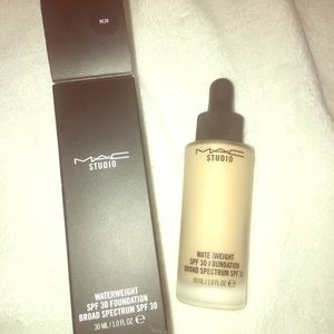 MAC Studio Waterweight SPF 30 Foundation